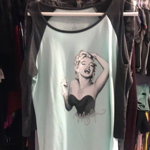 Marilyn Monroe Top woman’s size Large color sea foam and dark gray